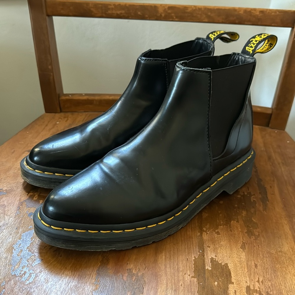 Dr. Martens Women's Black Leather “Bianca” pull on Chelsea Short boots 9 EU 41